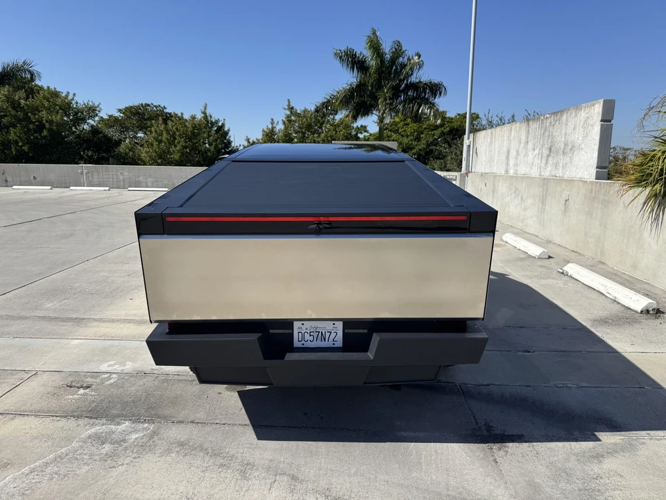 2024 Tesla Cybertruck - Image 7 of 31