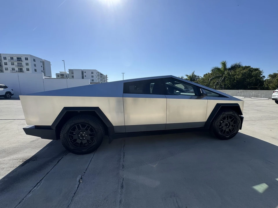2024 Tesla Cybertruck - Image 9 of 31