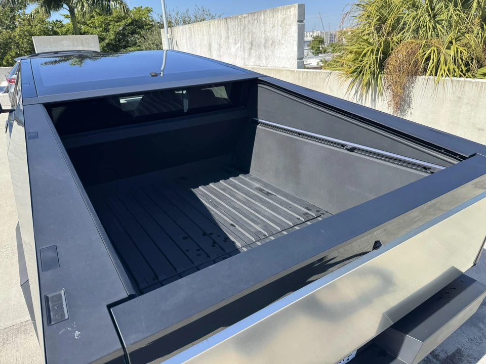 2024 Tesla Cybertruck - Image 22 of 31