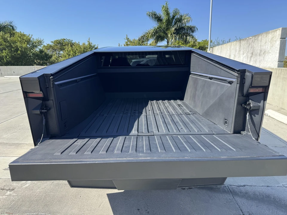 2024 Tesla Cybertruck - Image 23 of 31
