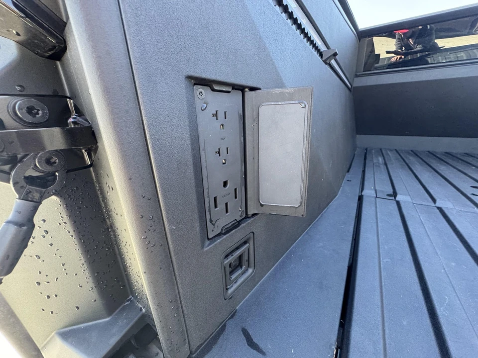 2024 Tesla Cybertruck - Image 27 of 31