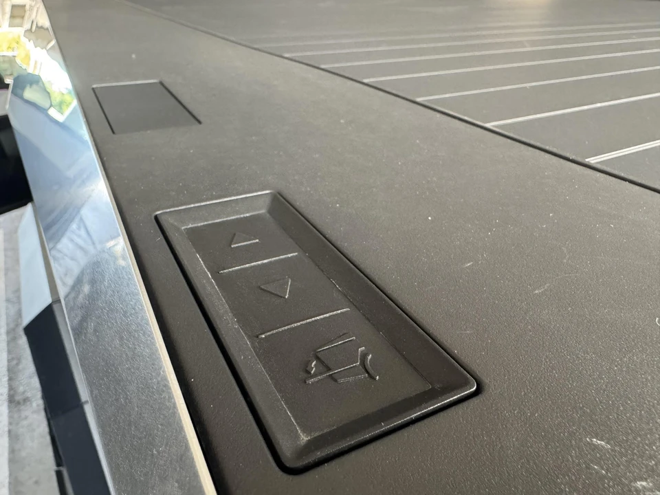 2024 Tesla Cybertruck - Image 28 of 31