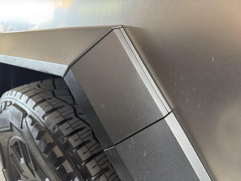 2024 Tesla Cybertruck - Image 10 of 31
