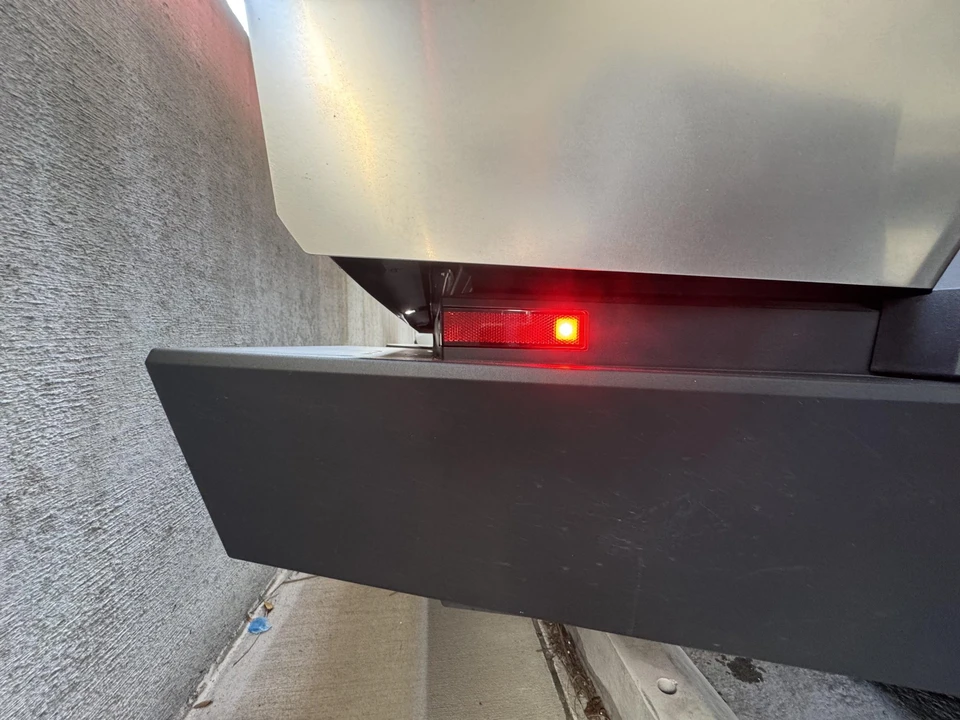 2024 Tesla Cybertruck - Image 15 of 31