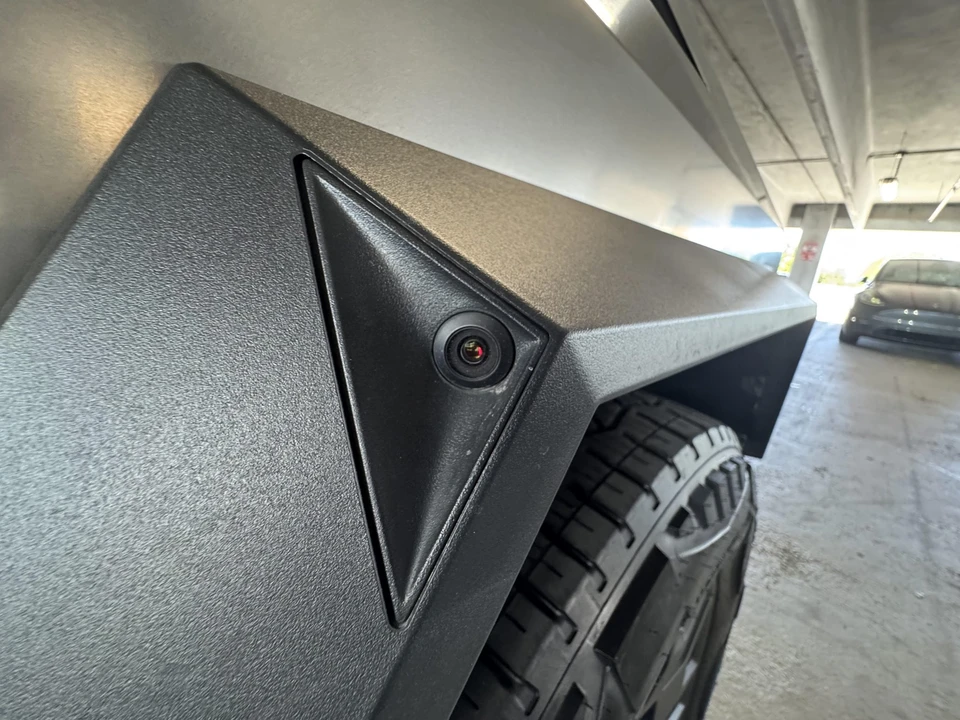 2024 Tesla Cybertruck - Image 13 of 31