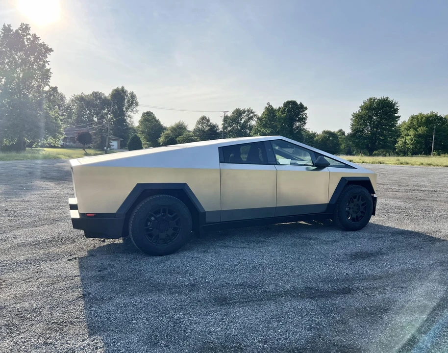 2024 Tesla Cybertruck - Image 15 of 31
