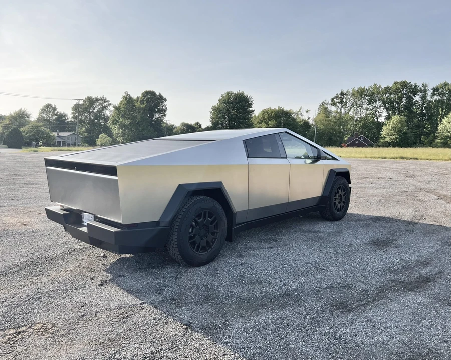 2024 Tesla Cybertruck - Image 13 of 31