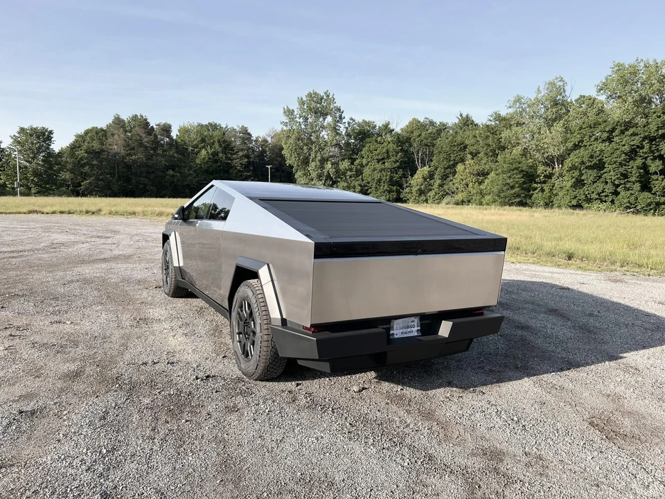 2024 Tesla Cybertruck - Image 10 of 31