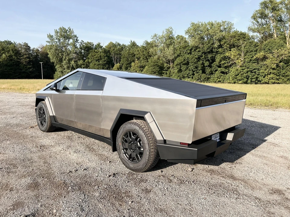 2024 Tesla Cybertruck - Image 8 of 31