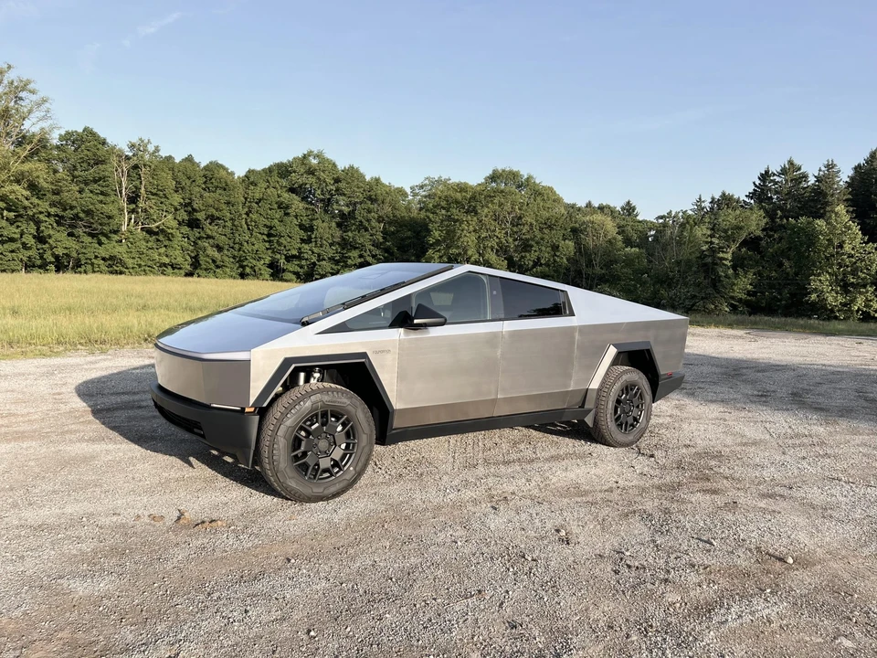 2024 Tesla Cybertruck - Image 7 of 31