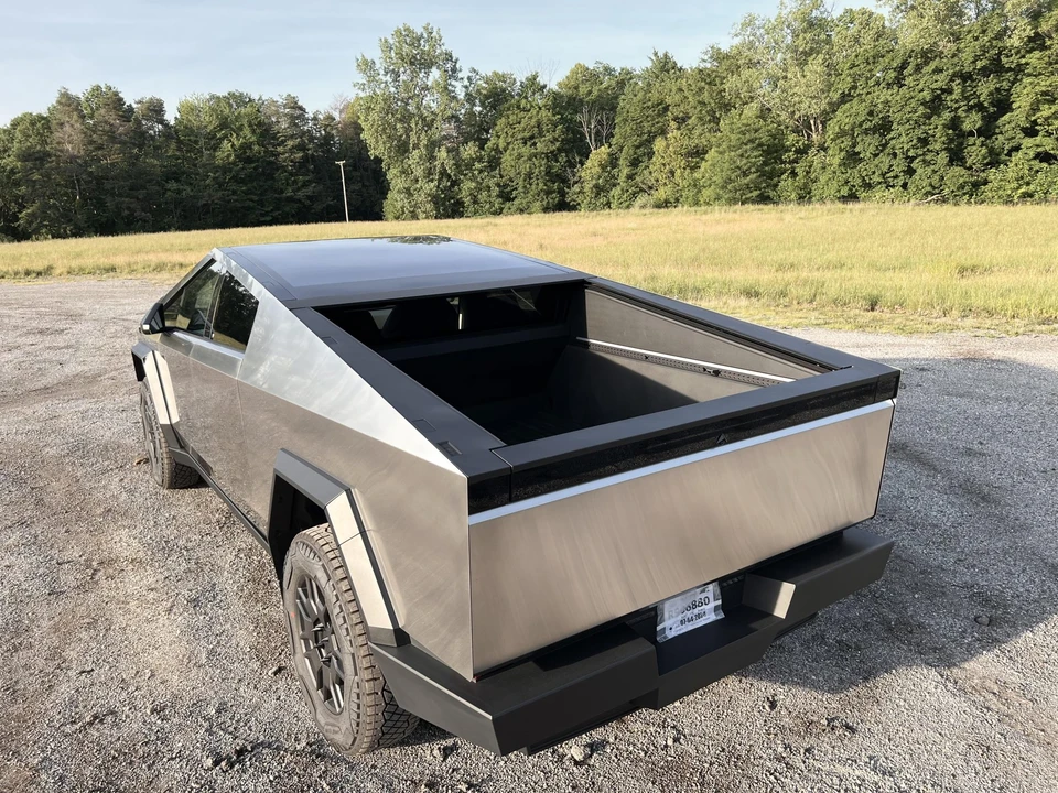 2024 Tesla Cybertruck - Image 11 of 31