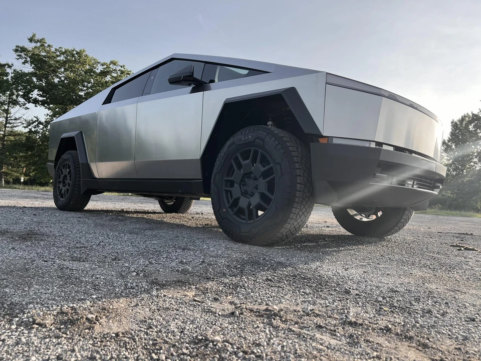 2024 Tesla Cybertruck - Image 17 of 31