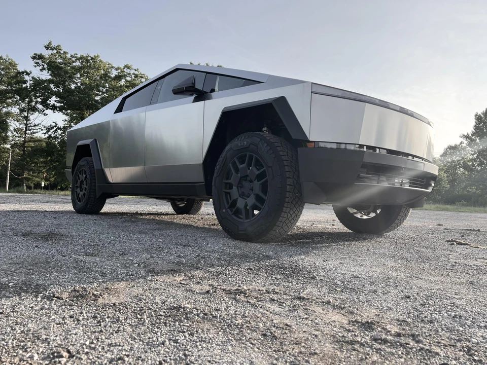 2024 Tesla Cybertruck - Image 18 of 31