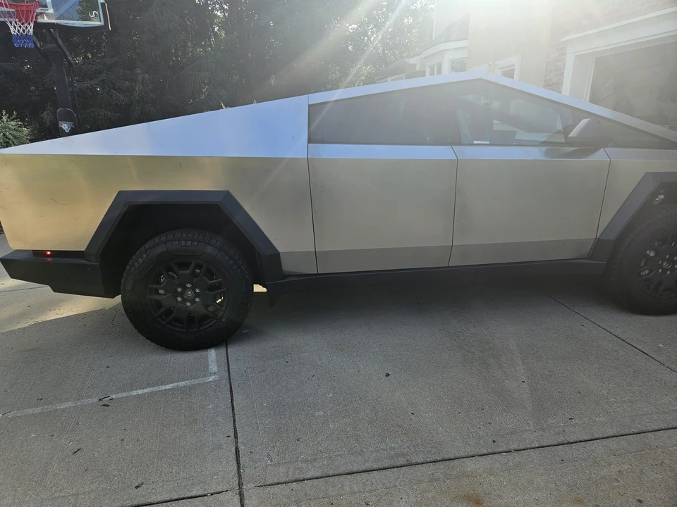 2024 Tesla Cybertruck - Image 28 of 31