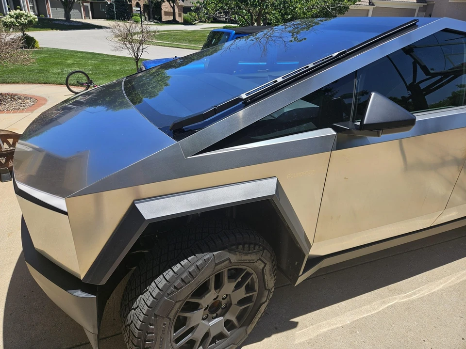2024 Tesla Cybertruck - Image 29 of 31