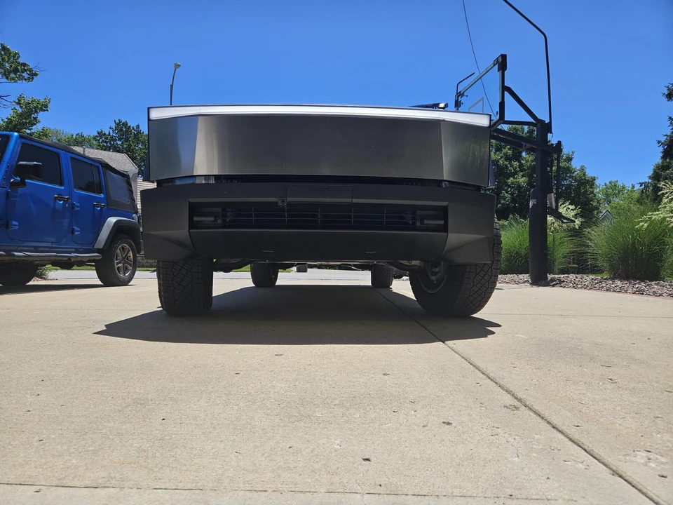 2024 Tesla Cybertruck - Image 24 of 31