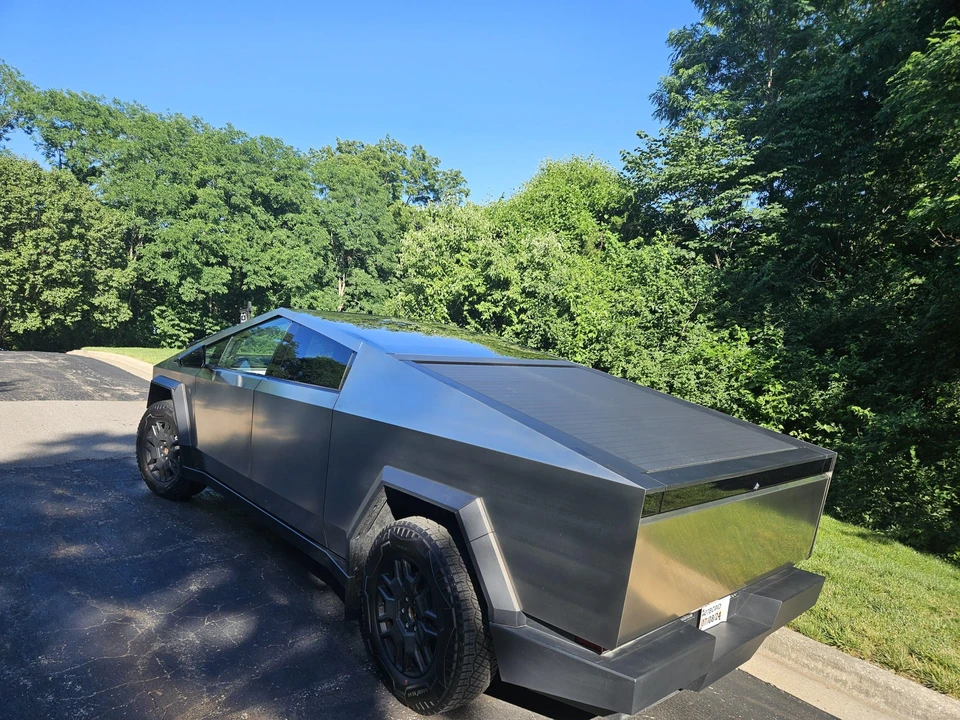2024 Tesla Cybertruck - Image 17 of 31