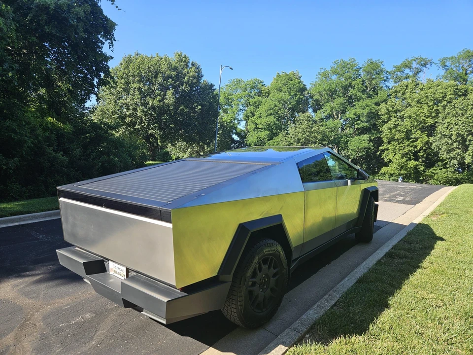 2024 Tesla Cybertruck - Image 19 of 31
