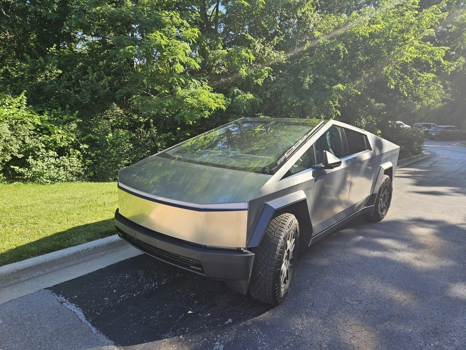 2024 Tesla Cybertruck - Image 15 of 31
