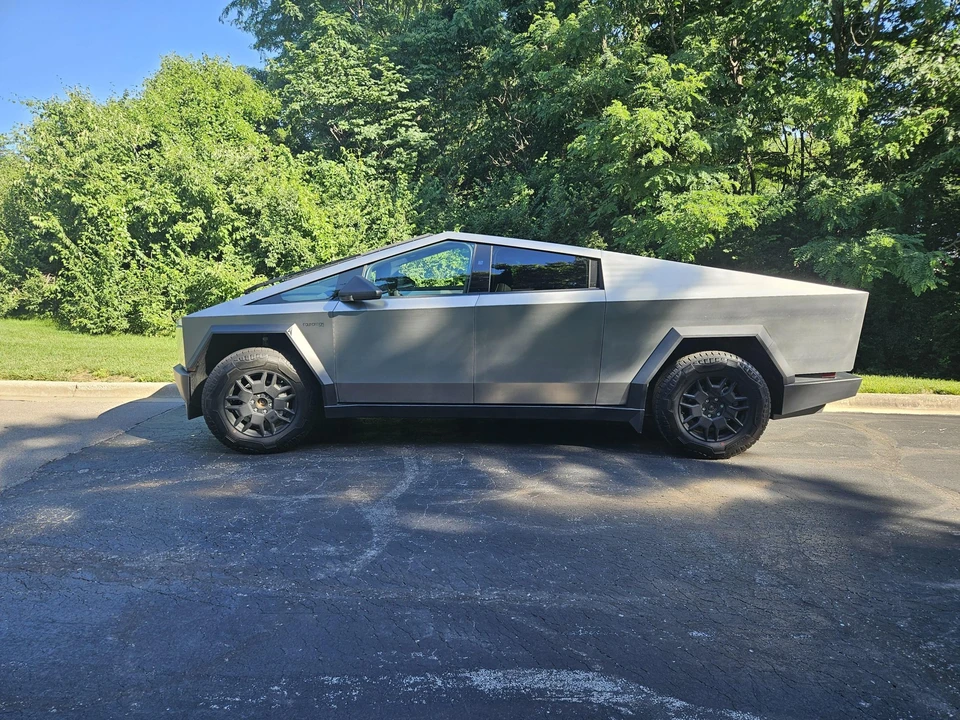 2024 Tesla Cybertruck - Image 16 of 31
