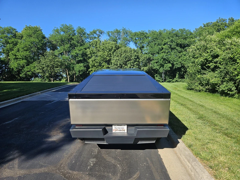 2024 Tesla Cybertruck - Image 18 of 31