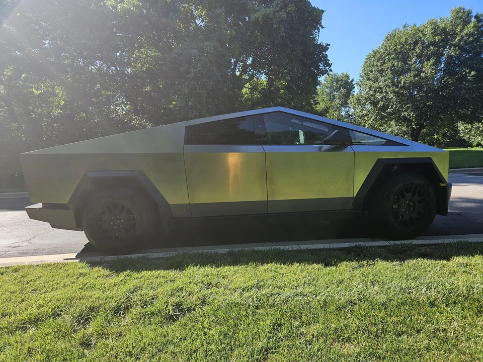 2024 Tesla Cybertruck - Image 20 of 31