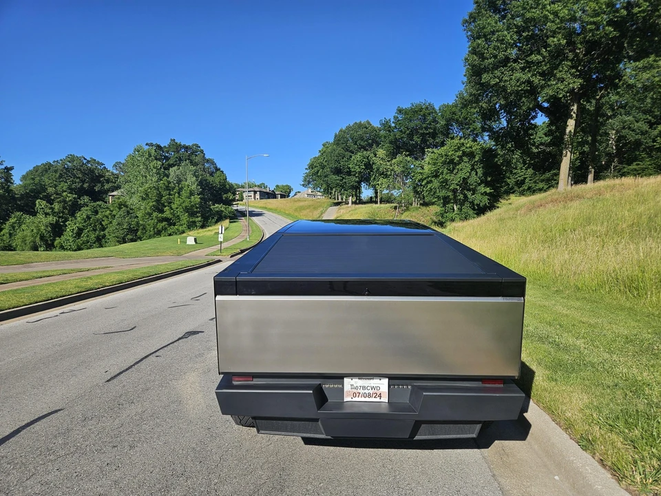 2024 Tesla Cybertruck - Image 14 of 31