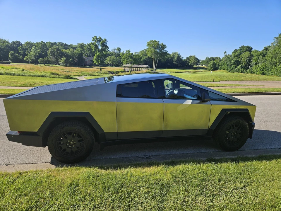 2024 Tesla Cybertruck - Image 9 of 31