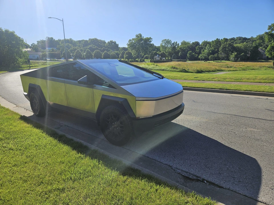 2024 Tesla Cybertruck - Image 10 of 31