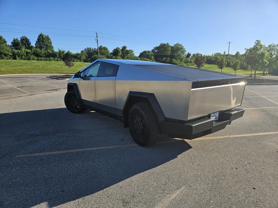 2024 Tesla Cybertruck - Image 5 of 31