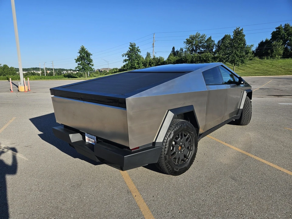 2024 Tesla Cybertruck - Image 7 of 31