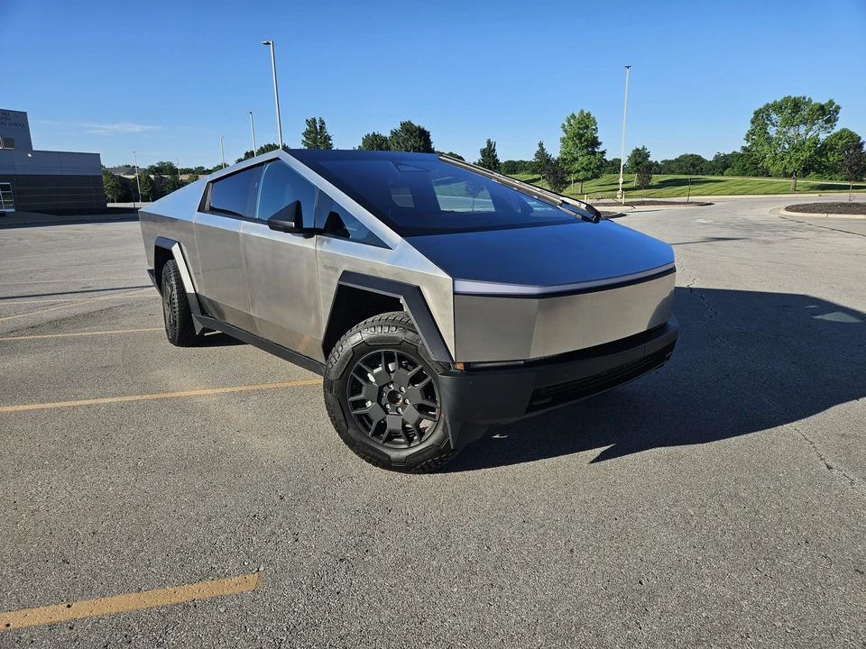 2024 Tesla Cybertruck - Image 2 of 31