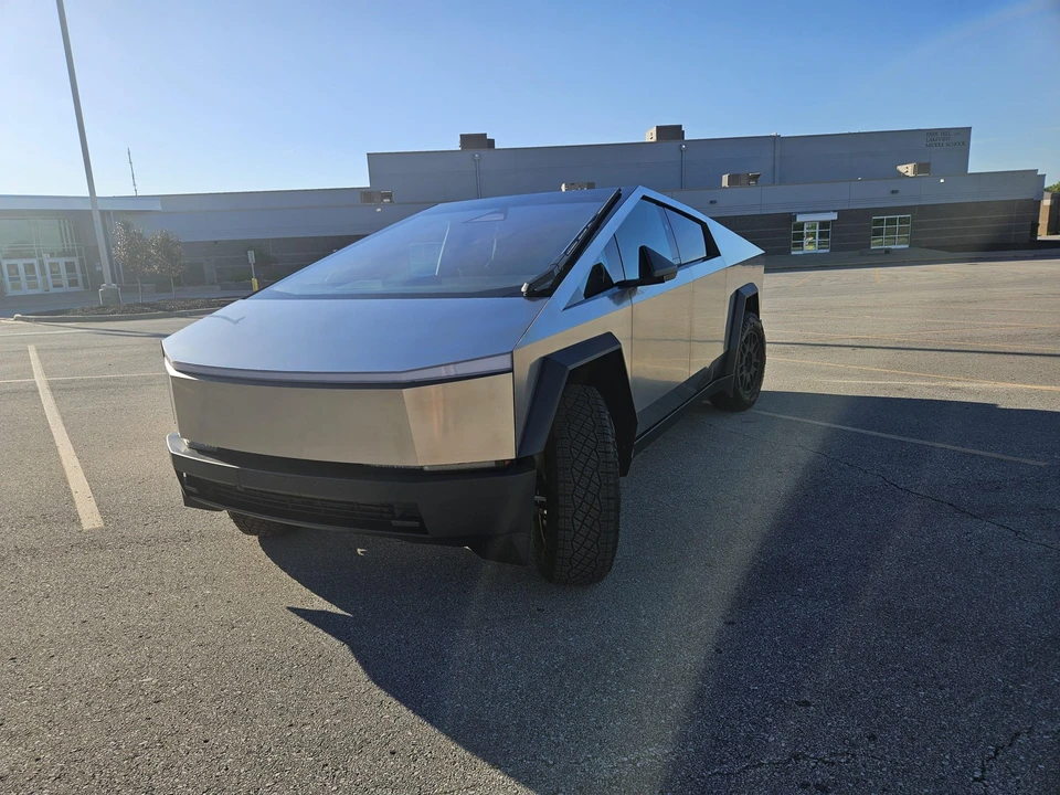 2024 Tesla Cybertruck - Image 4 of 31