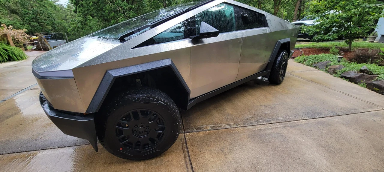2024 Tesla Cybertruck - Image 9 of 31