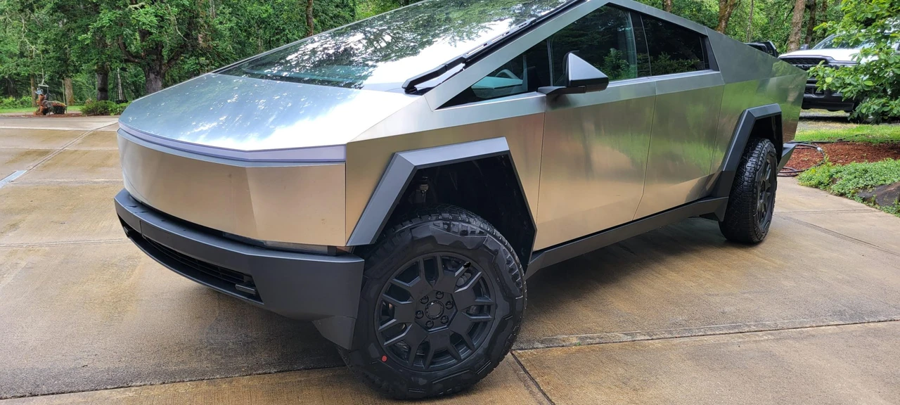 2024 Tesla Cybertruck - Image 22 of 31