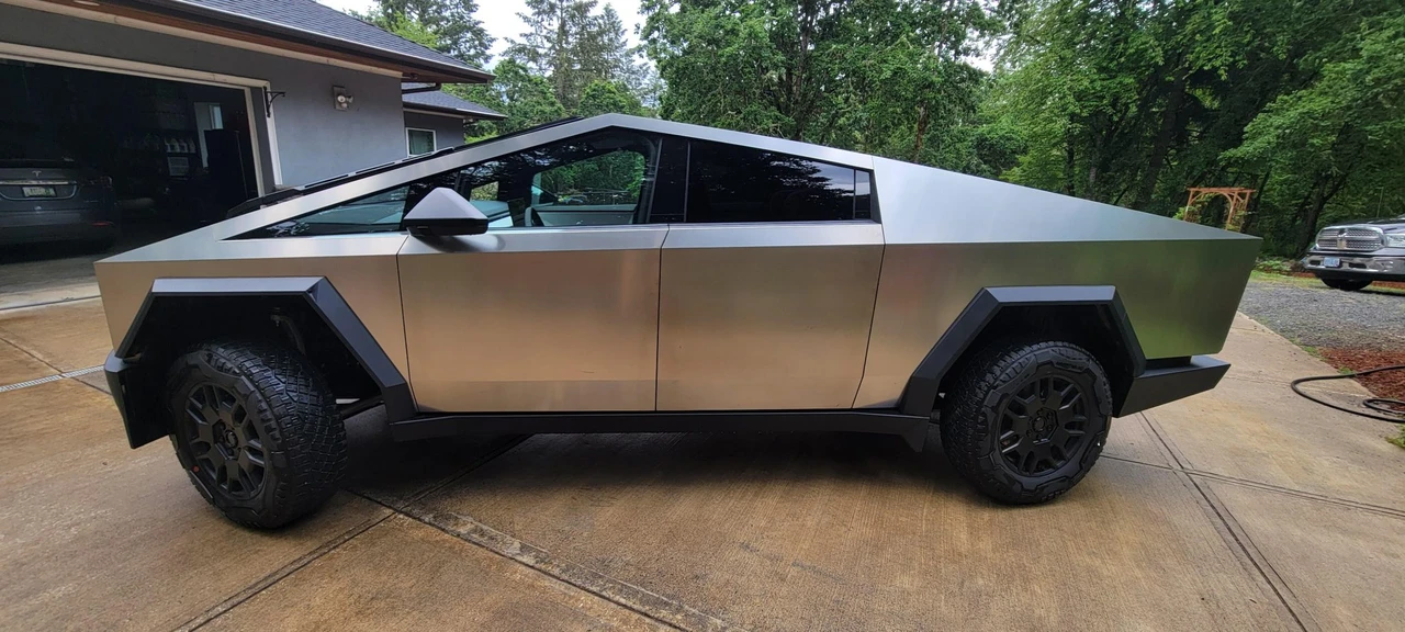 2024 Tesla Cybertruck - Image 11 of 31