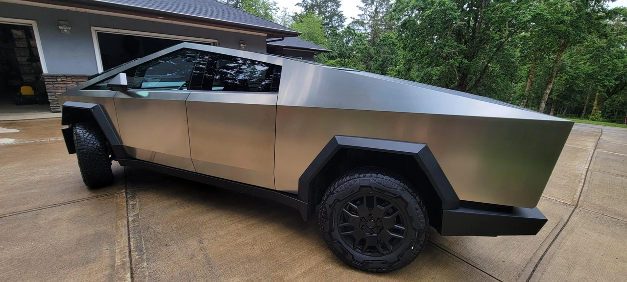 2024 Tesla Cybertruck - Image 12 of 31