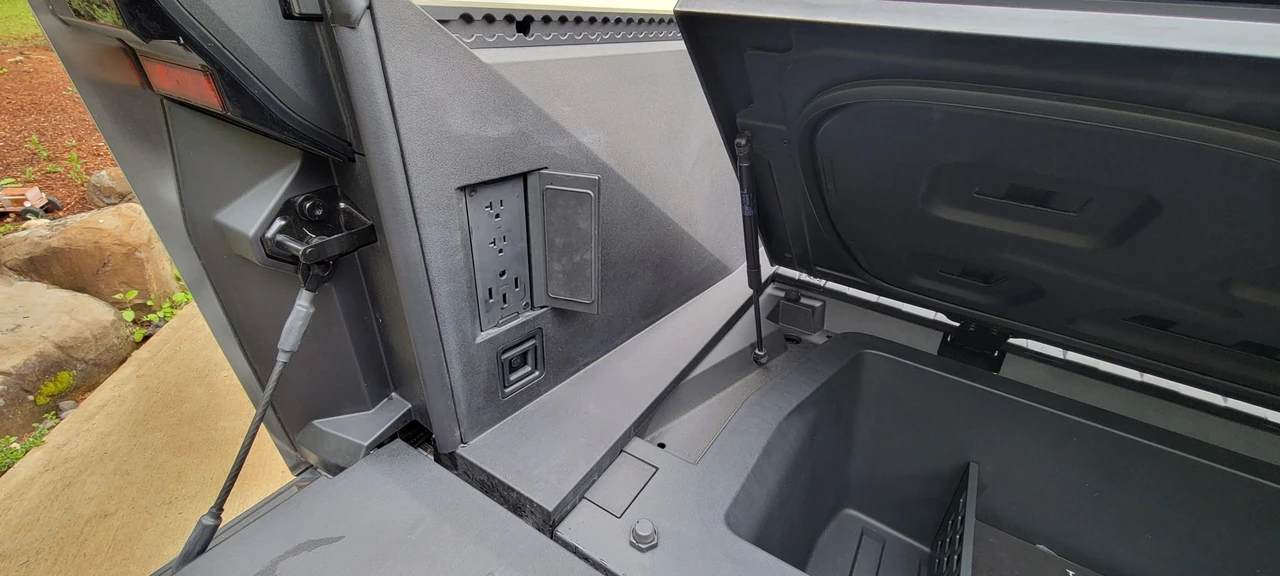 2024 Tesla Cybertruck - Image 29 of 31