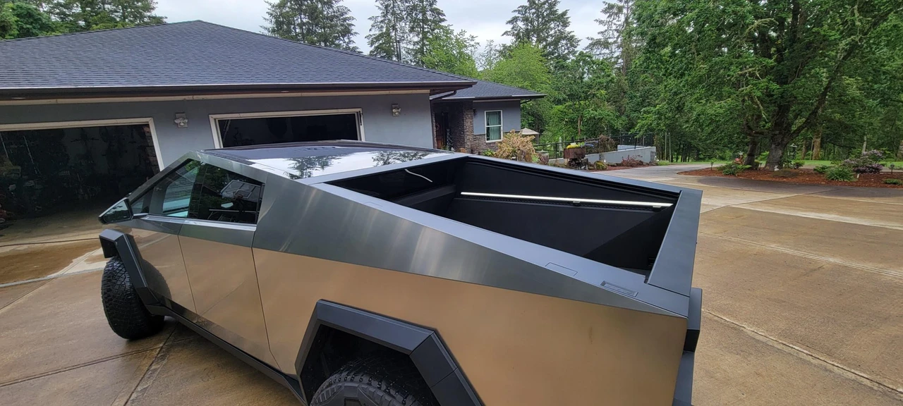 2024 Tesla Cybertruck - Image 23 of 31
