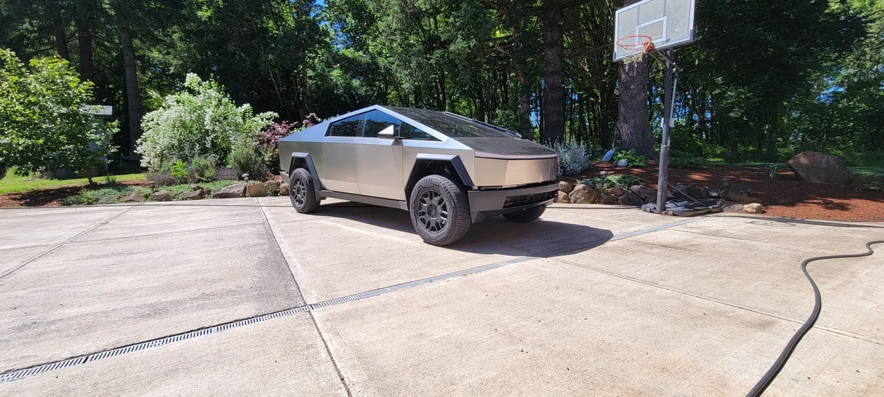 2024 Tesla Cybertruck - Image 4 of 31