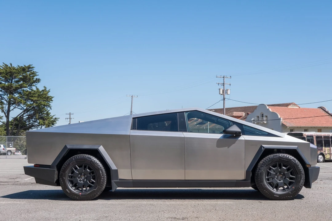 2024 Tesla Cybertruck - Image 11 of 31