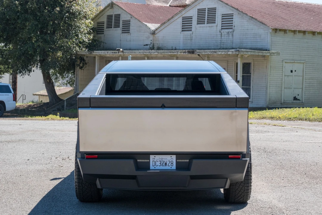2024 Tesla Cybertruck - Image 9 of 31
