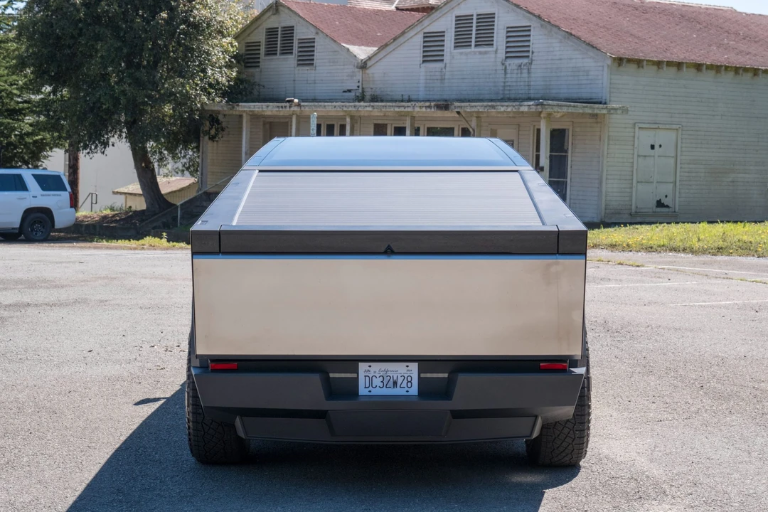 2024 Tesla Cybertruck - Image 8 of 31