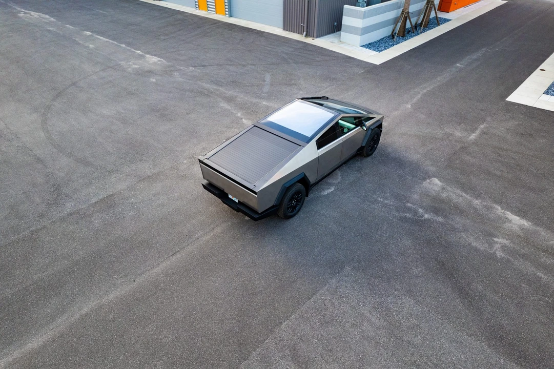 2024 Tesla Cybertruck - Image 29 of 31