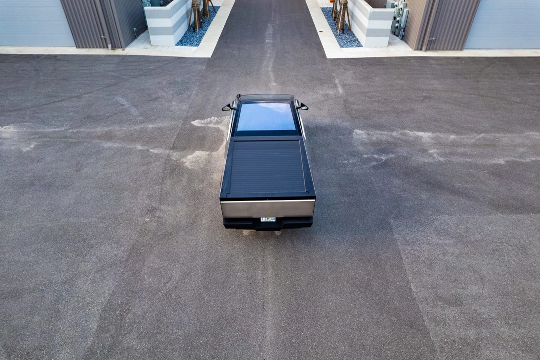 2024 Tesla Cybertruck - Image 28 of 31