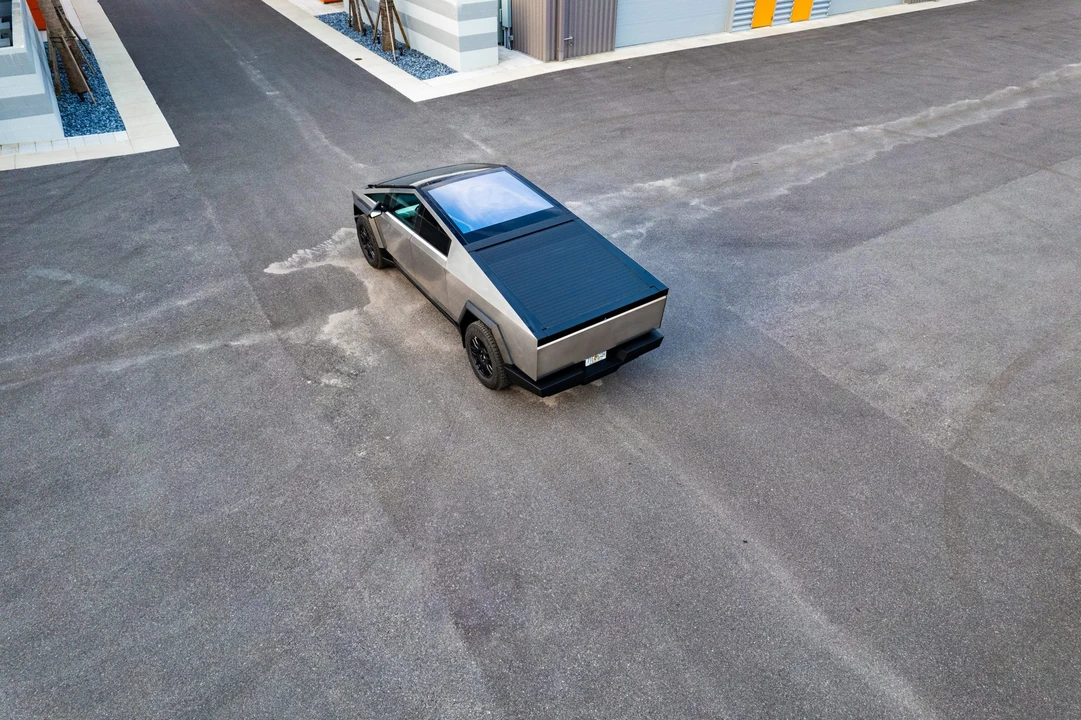 2024 Tesla Cybertruck - Image 27 of 31