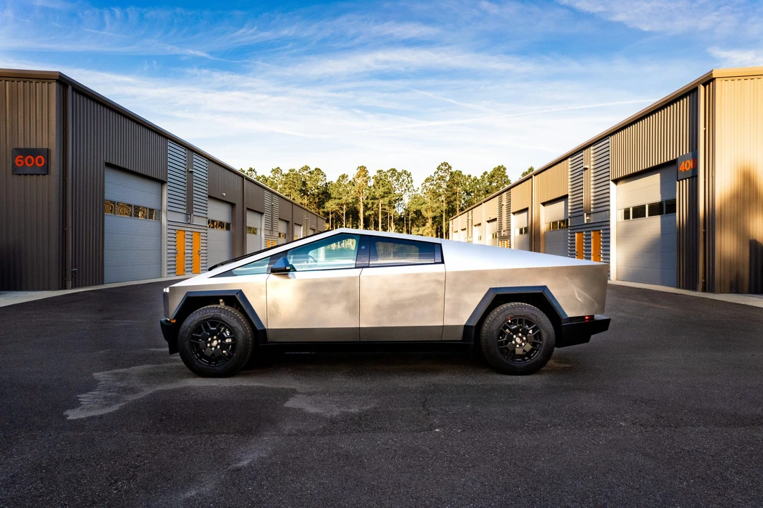 2024 Tesla Cybertruck - Image 15 of 31