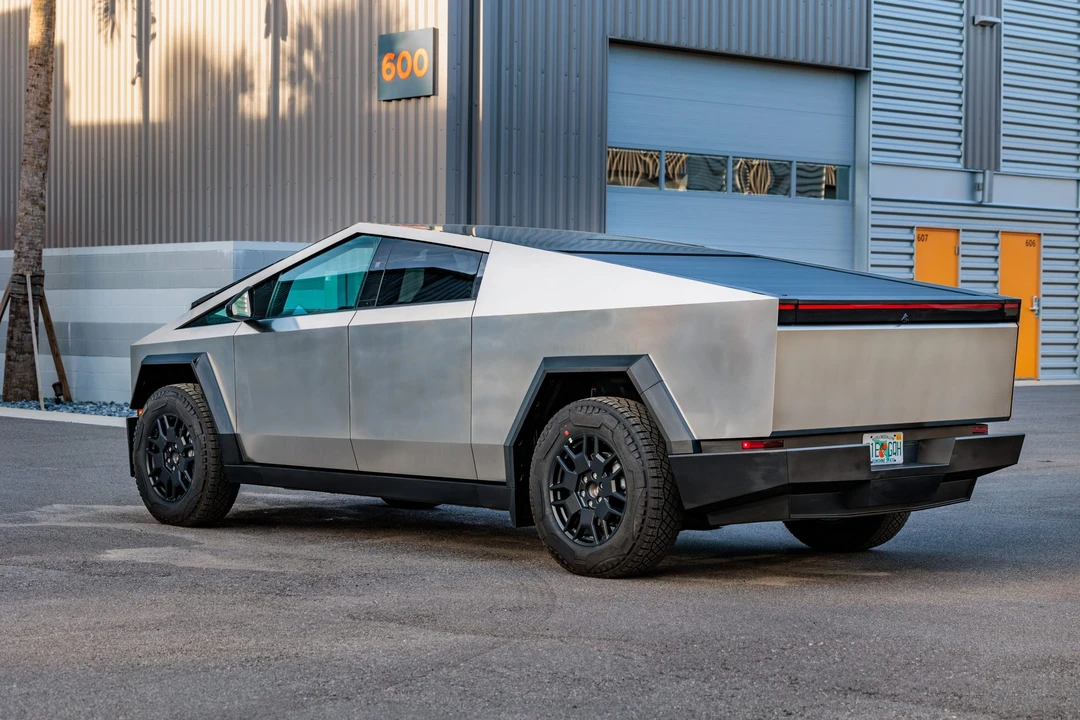 2024 Tesla Cybertruck - Image 8 of 31
