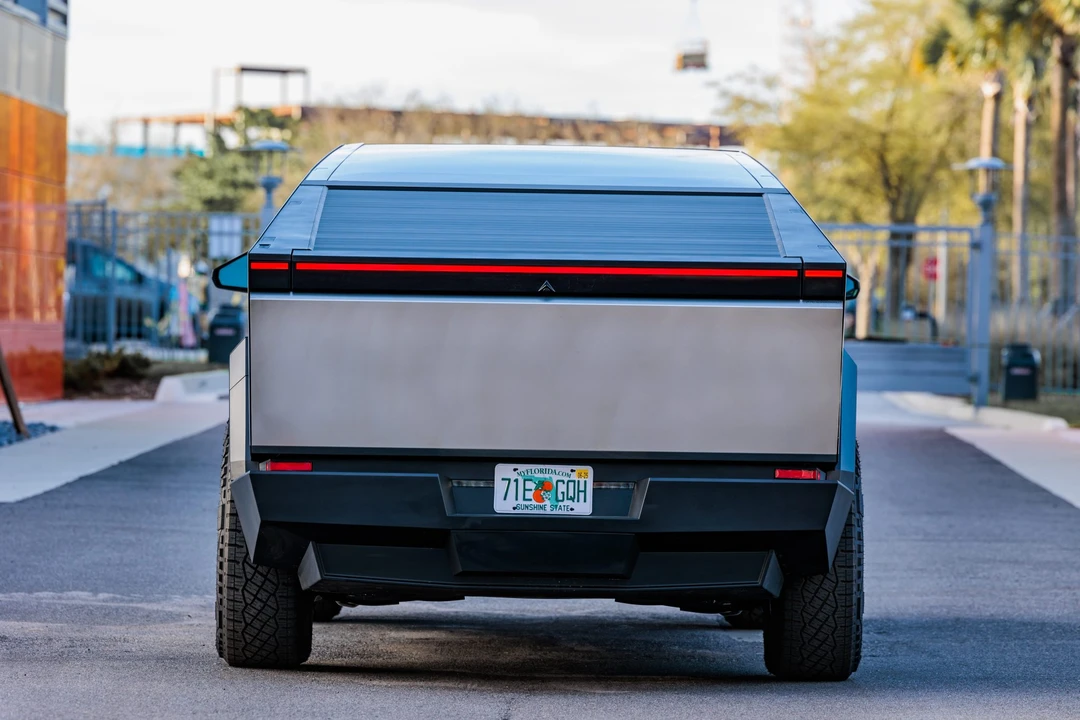 2024 Tesla Cybertruck - Image 9 of 31
