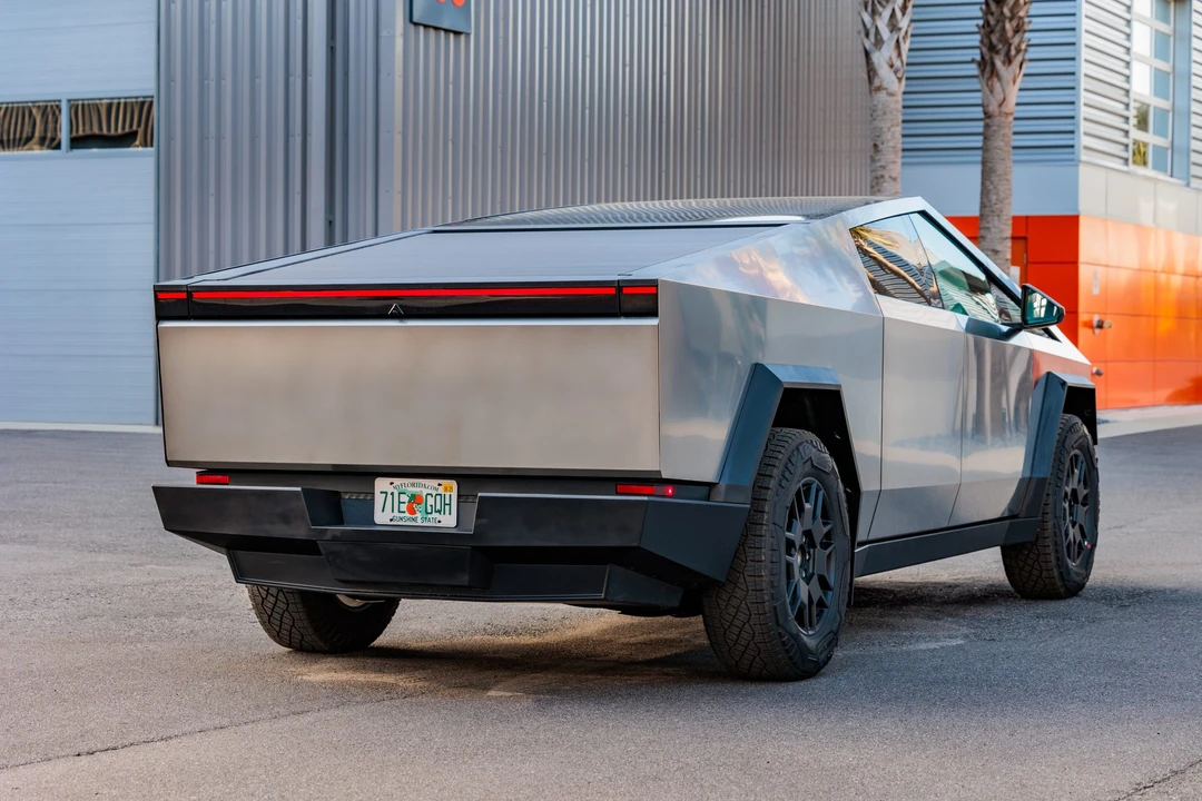 2024 Tesla Cybertruck - Image 10 of 31